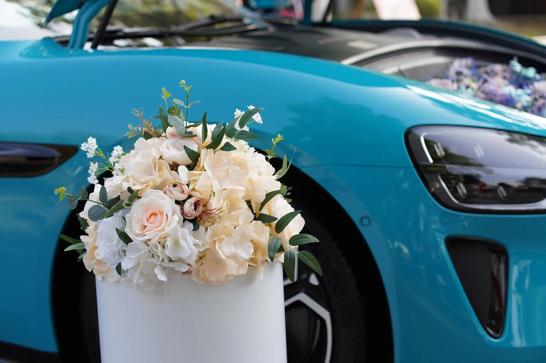 Classic-styled luxury car for bridal photos